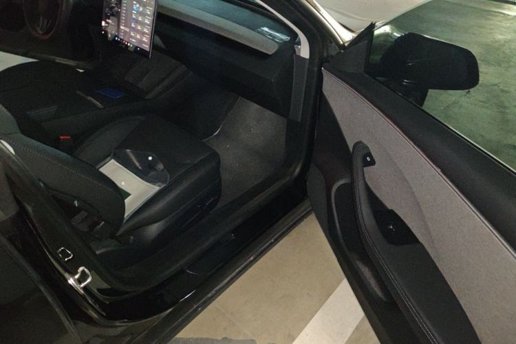 Tesla Model 3 2023 car image #21