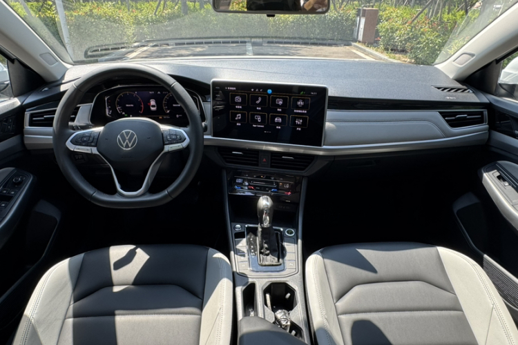 Volkswagen Bora 2023 car image #11