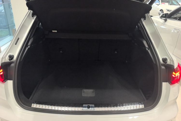 Audi Q3 2024 immagine di auto #19