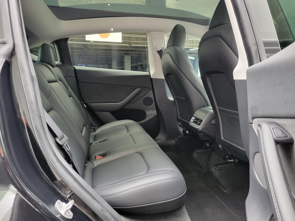 Tesla Model Y 2022 car image #25