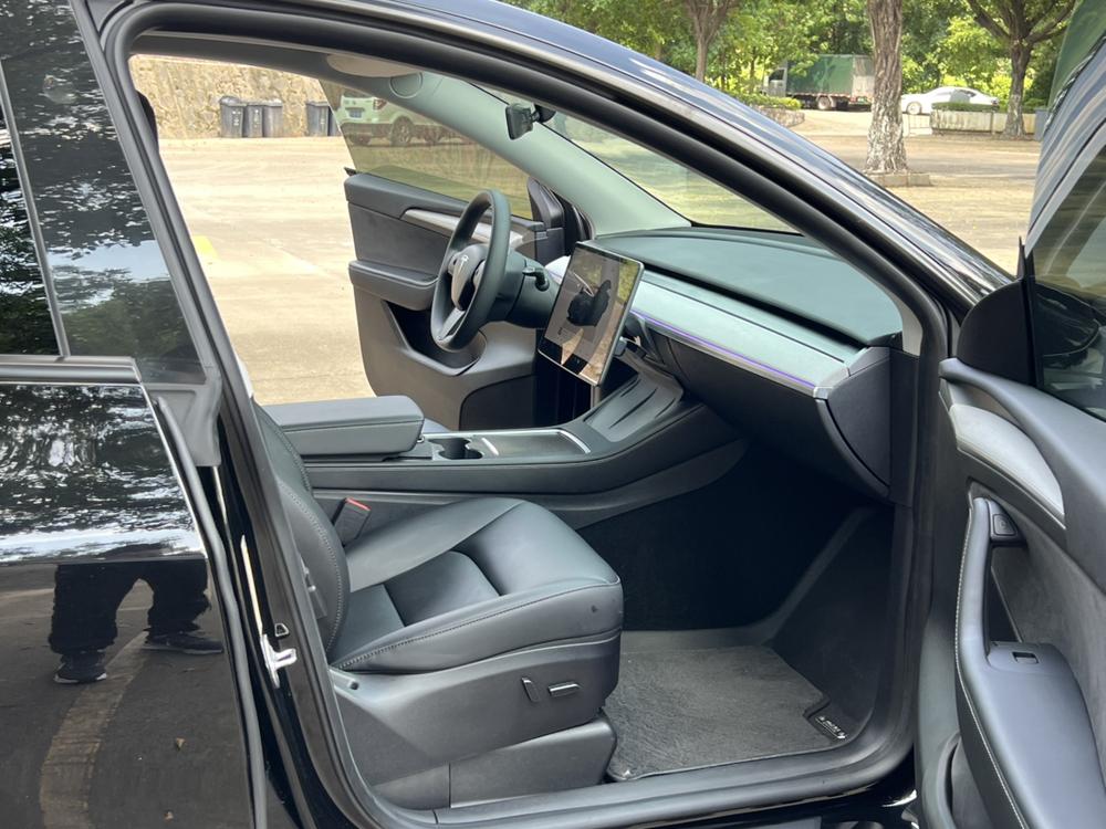 Tesla Model Y 2024 car image #23