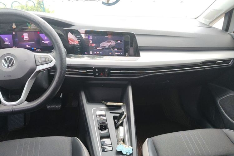 Volkswagen Golf 2022 car image #13