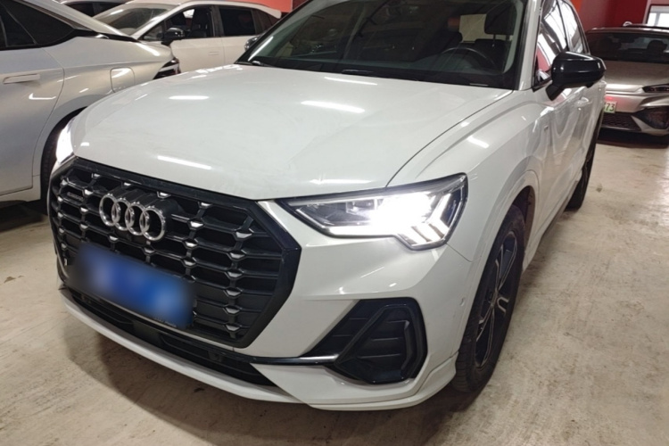Audi Q3 2021 immagine di auto #2