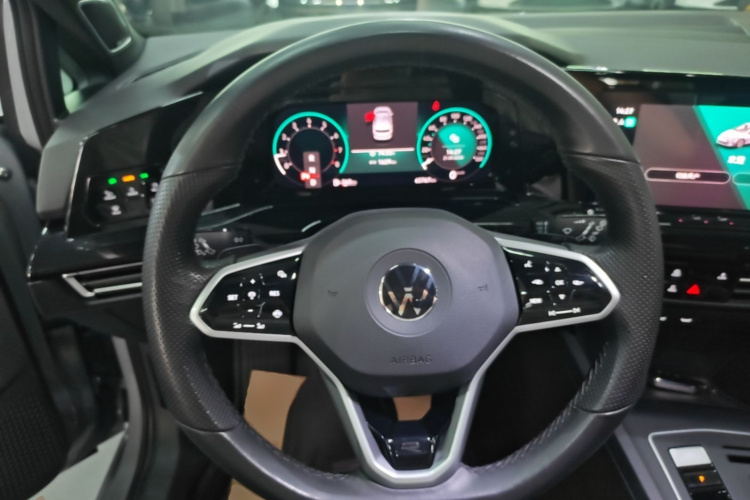 Volkswagen Golf 2022 car image #11