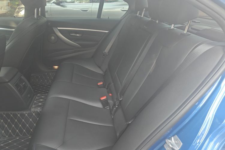 BMW 3 Series 2019 car image #17
