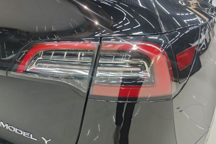 Tesla Model Y 2021 car image #8