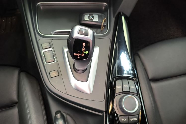 BMW 3 Series 2017 #18 BMW 3 Series 2017 car image #18