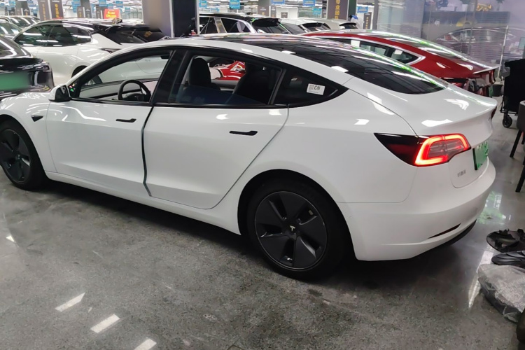 Tesla Model 3 2021 car image #5