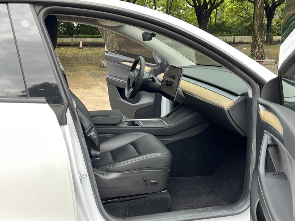 Tesla Model Y 2023 car image #15