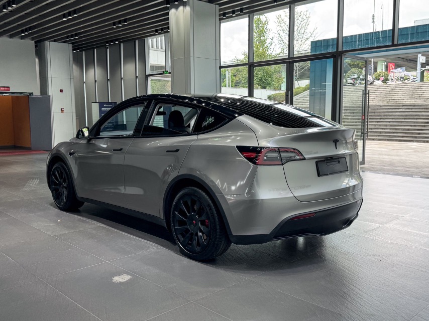 Tesla Model Y 2024 #5 Tesla Model Y 2024 car image #5