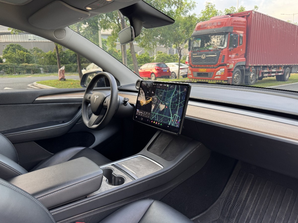 Tesla Model Y 2021 car image #5