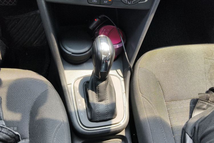 Volkswagen Polo 2016 car image #16