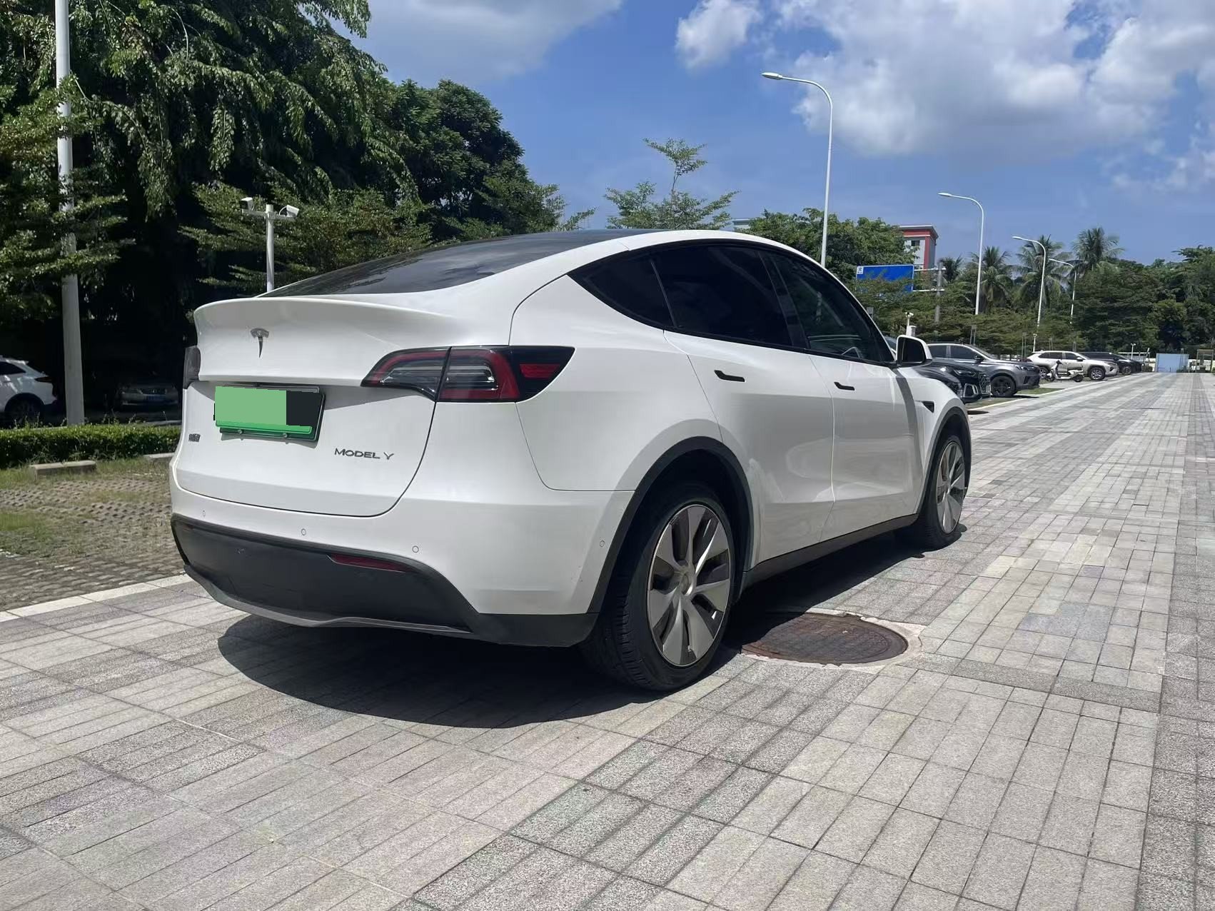 Tesla Model Y 2022 #5 Tesla Model Y 2022 car image #5
