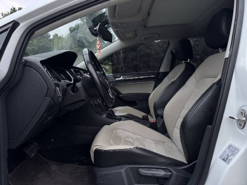 Volkswagen Golf 2017 car image #4
