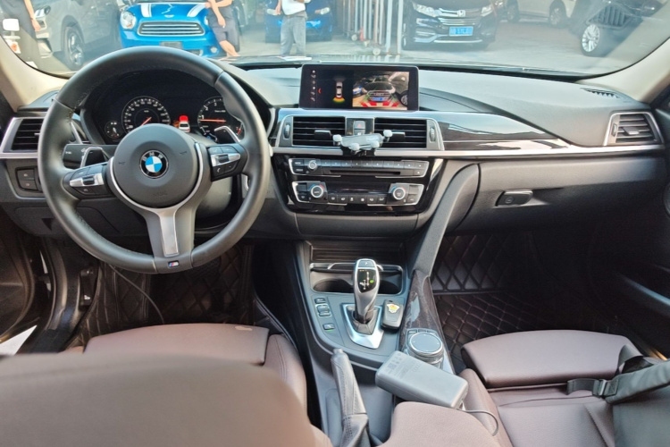 BMW 3 Series 2018 car image #10