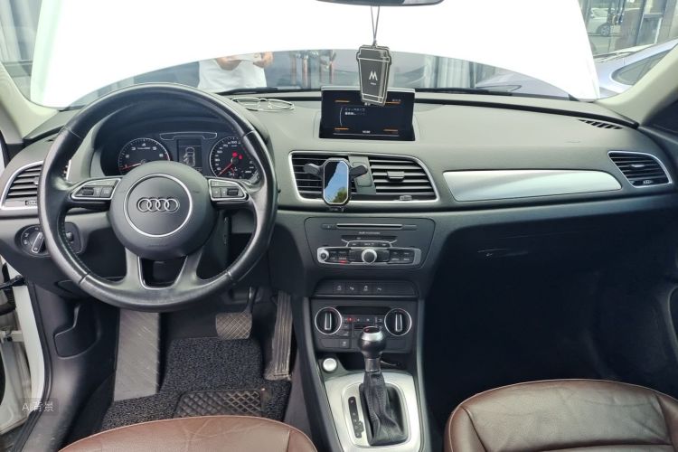 Audi Q3 2016 car image #11