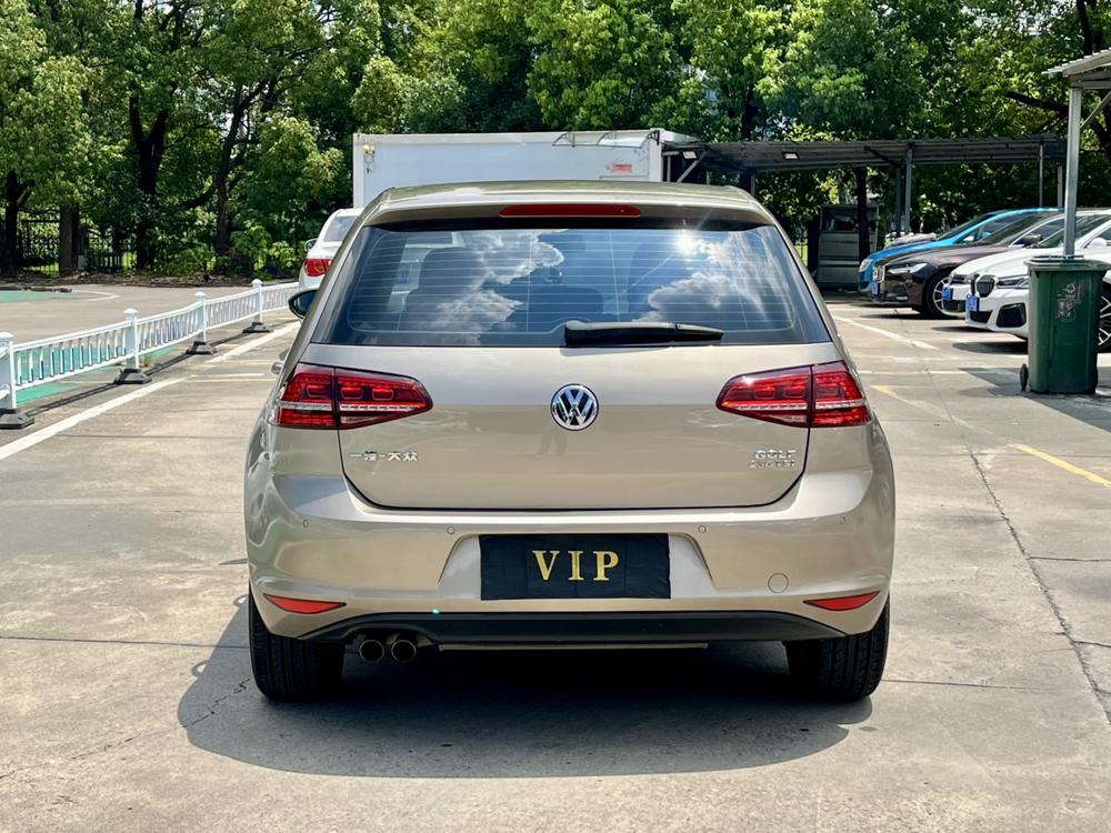 Volkswagen Golf 2017 car image #6