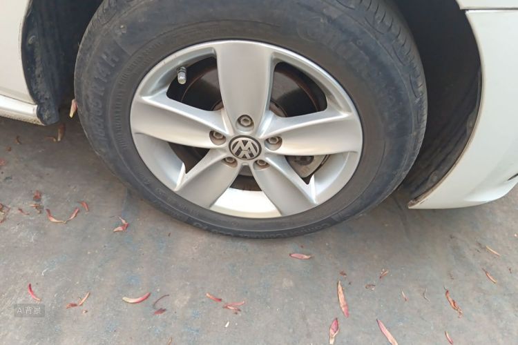 Volkswagen Polo 2015 car image #9