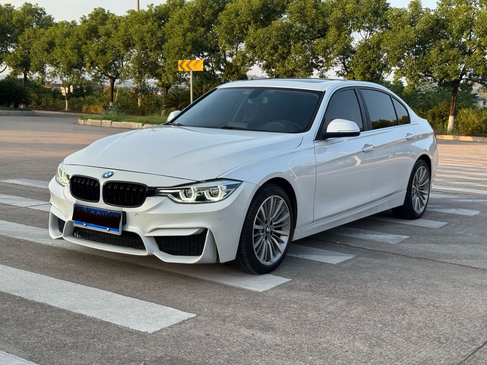 BMW 3 Series 2019 BMW 3 Series 2019 car image