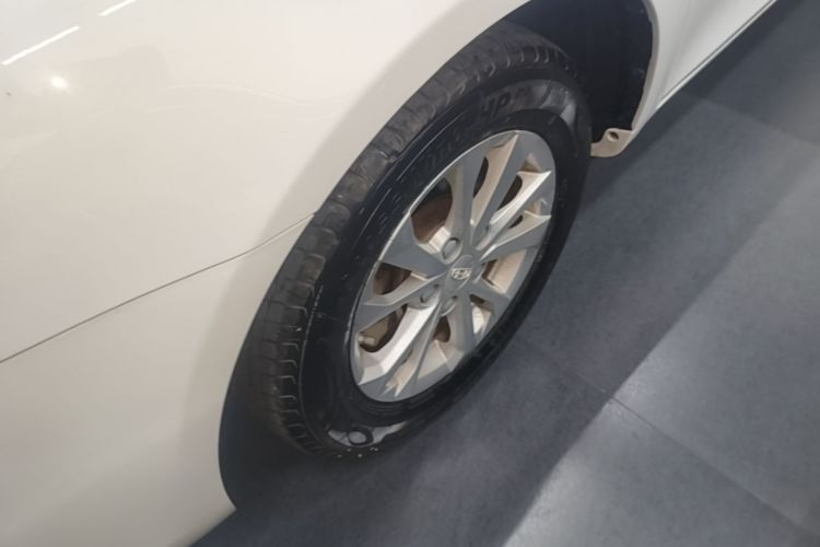 GEELY Emgrand 2021 car image #9