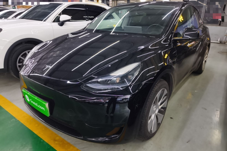 Tesla Model Y 2023 #2 Tesla Model Y 2023 car image #2