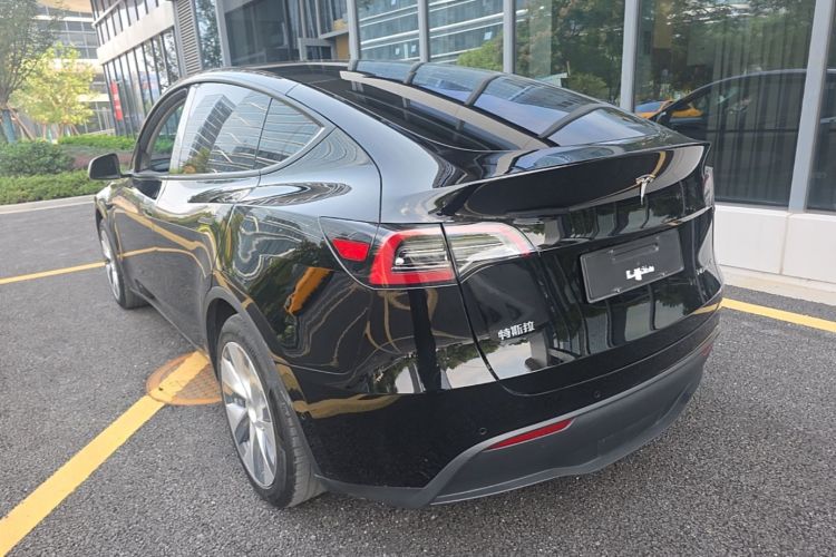 Tesla Model Y 2022 immagine di auto #5