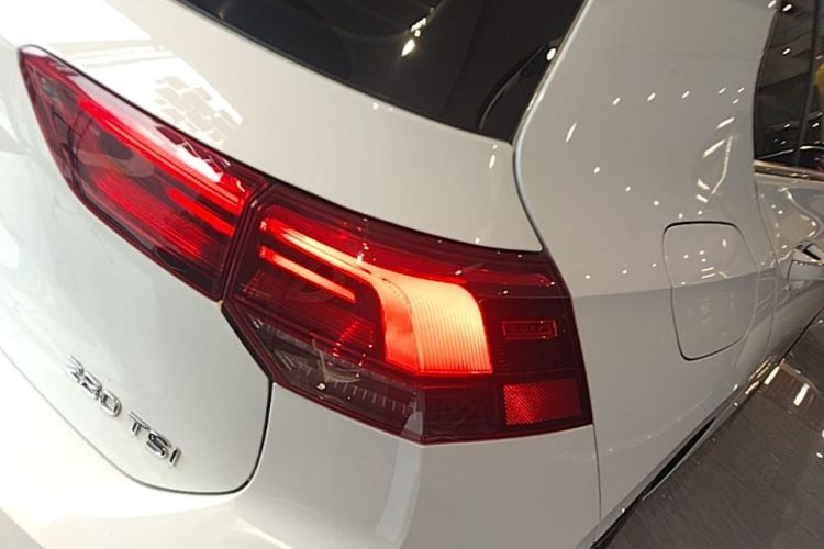 Volkswagen Golf 2025 car image #8