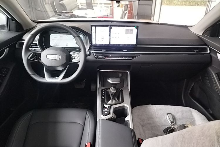 GEELY Emgrand 2026 car image #11
