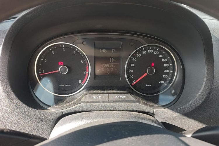 Volkswagen Polo 2016 car image #13