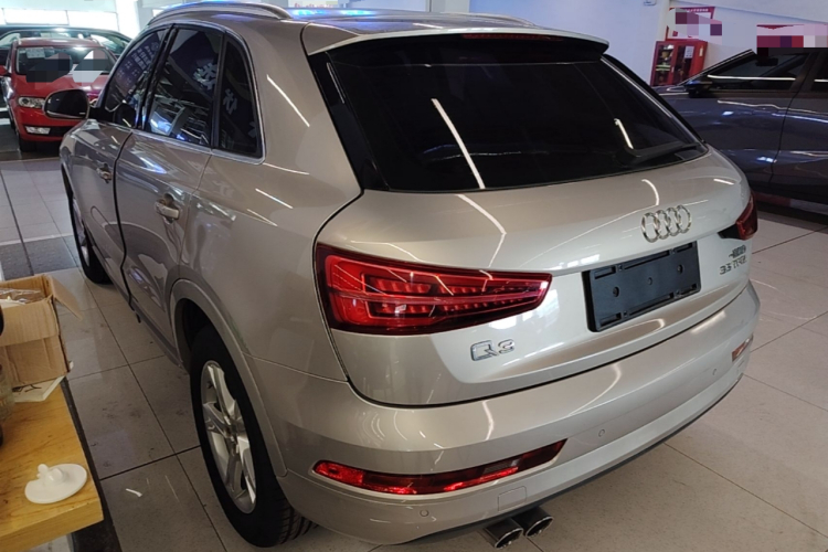 Audi Q3 2018 car image #5
