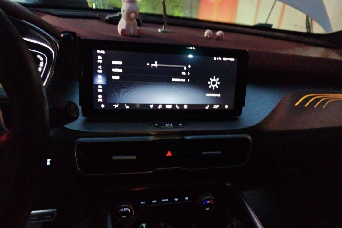 GEELY Coolray 2019 immagine di auto #26