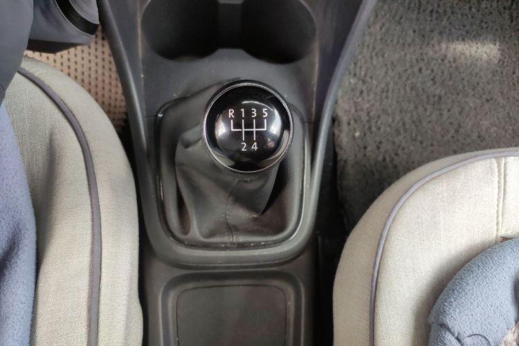 Volkswagen Polo 2017 car image #14