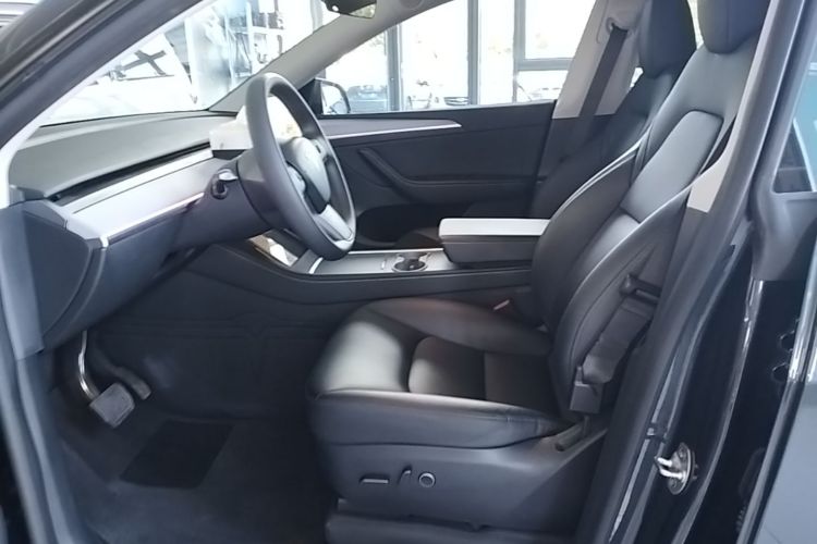 Tesla Model Y 2024 immagine di auto #15