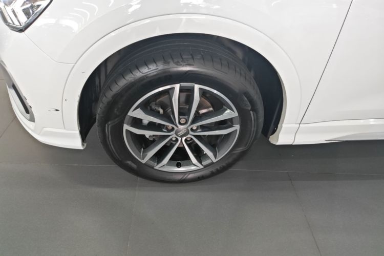 Audi Q3 2020 immagine di auto #9