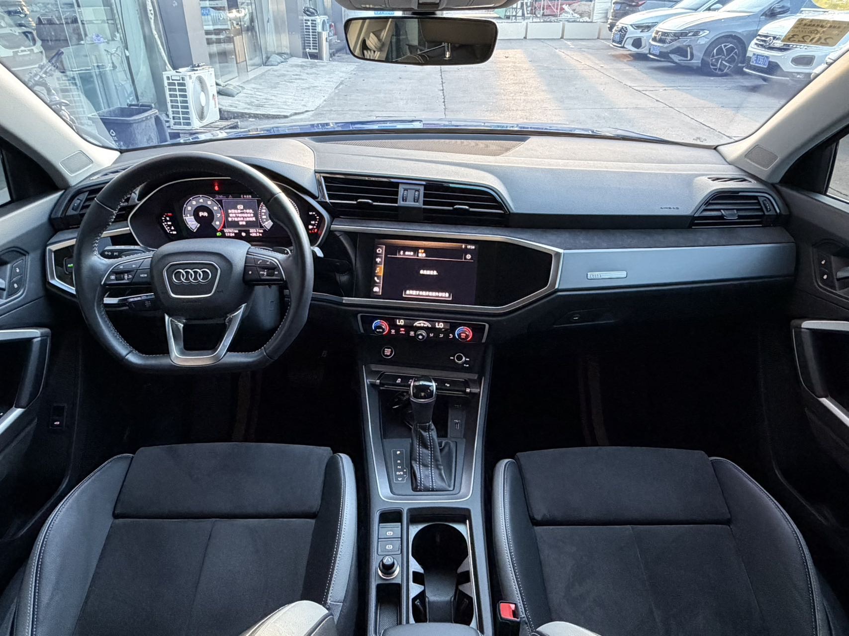 Audi Q3 2021 car image #10