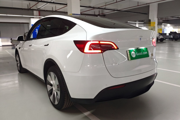 Tesla Model Y 2023 #5 Tesla Model Y 2023 car image #5