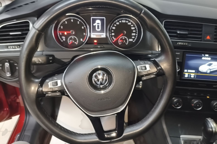 Volkswagen Golf 2018 car image #11