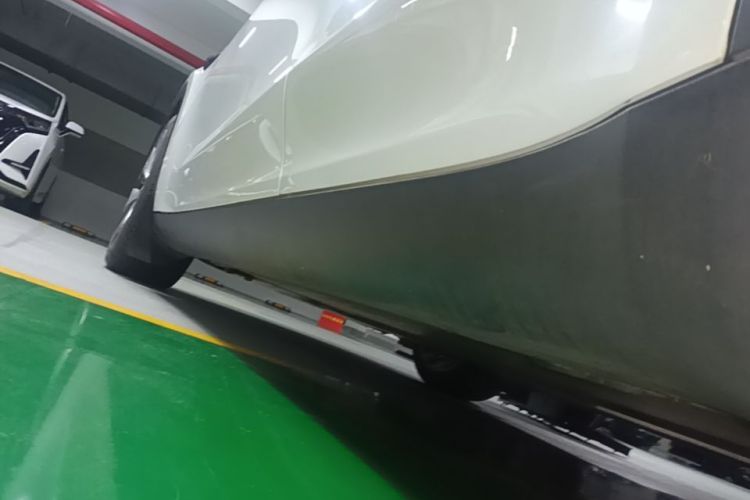 Tesla Model Y 2023 car image #27