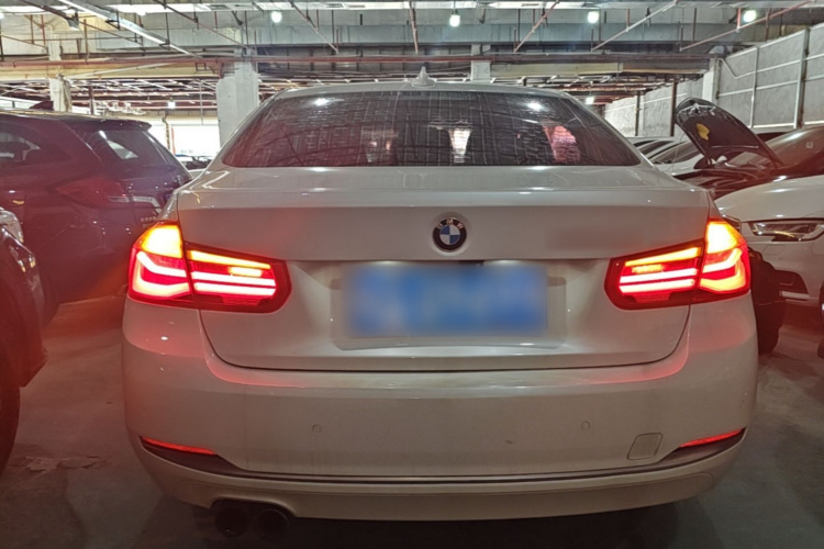 BMW 3 Series 2018 #4 BMW 3 Series 2018 car image #4