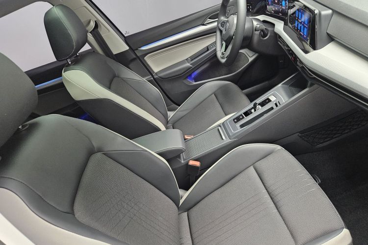 Volkswagen Golf 2022 car image #21