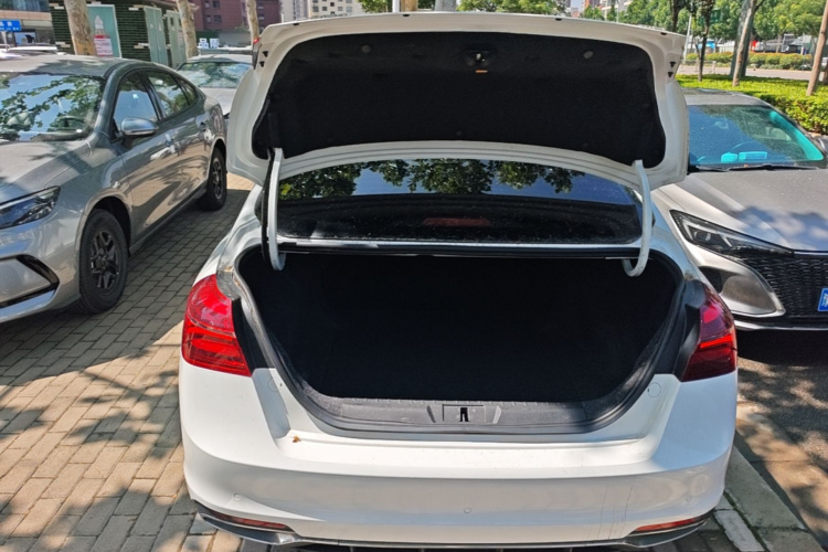 GEELY Emgrand 2020 car image #19