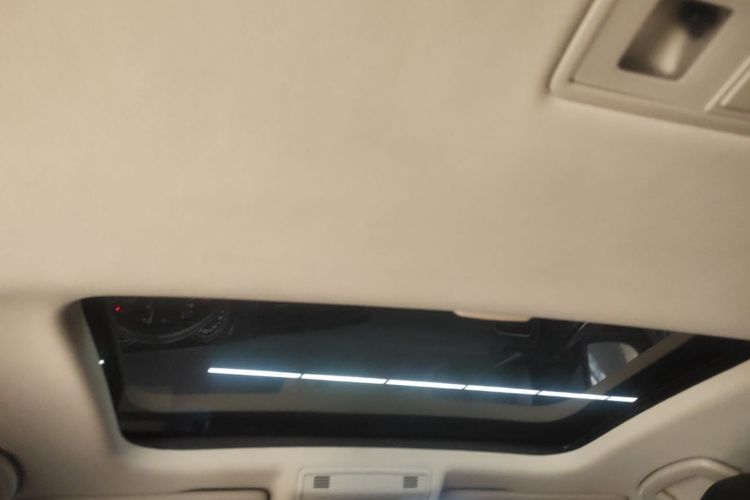 Volkswagen Golf 2019 car image #18