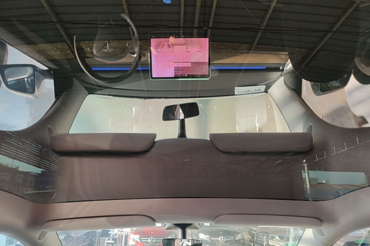 Tesla Model Y 2021 car image #18