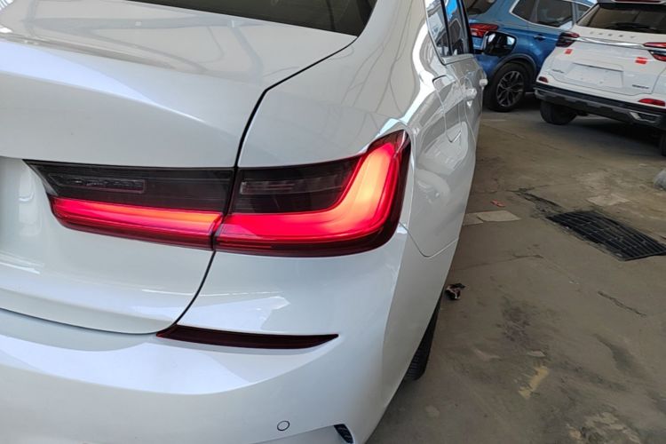 BMW 3 Series 2021 car image #8