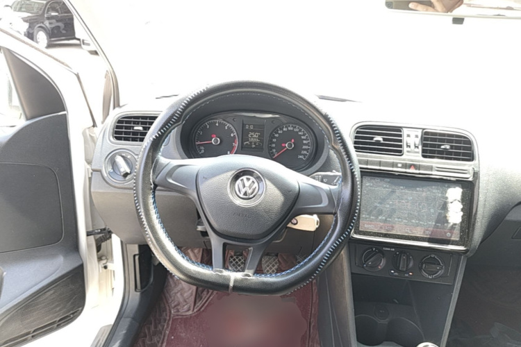 Volkswagen Polo 2017 #11 Volkswagen Polo 2017 car image #11