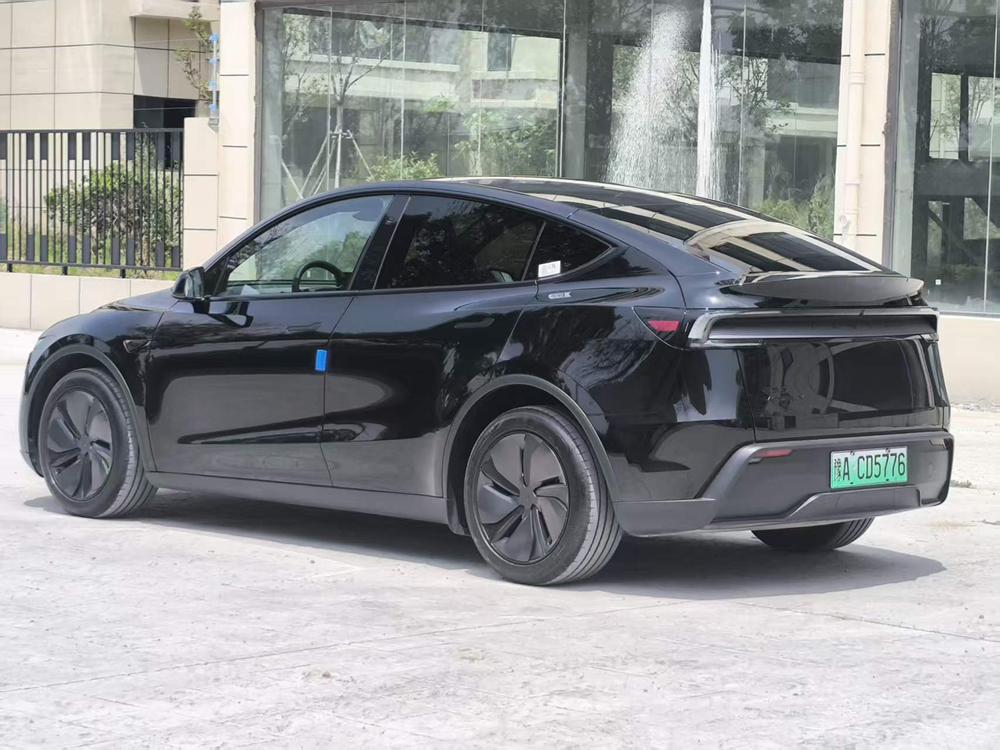 Tesla Model Y 2026 car image #4