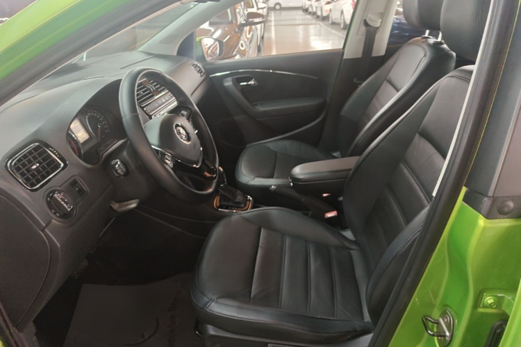 Volkswagen Polo 2014 car image #15