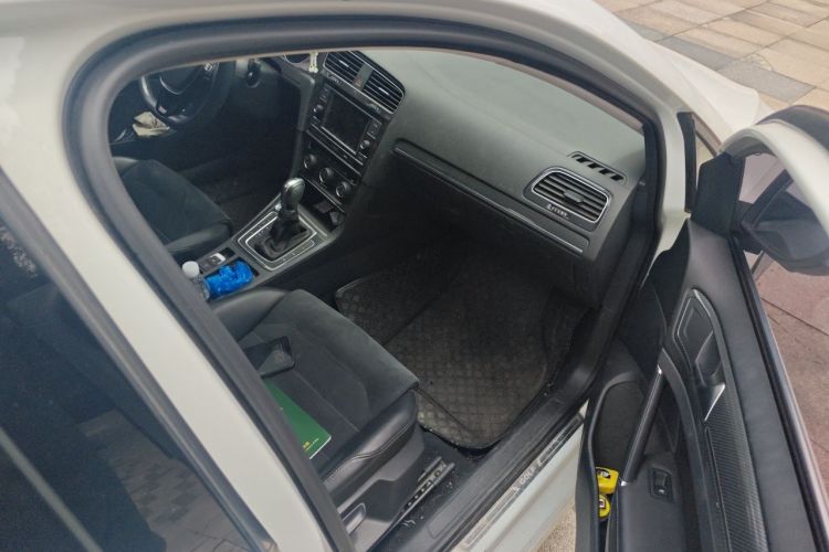 Volkswagen Golf 2018 car image #27