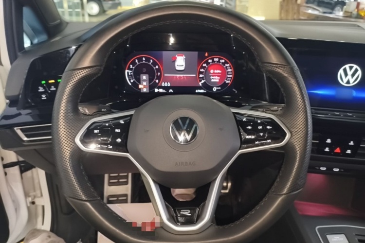 Volkswagen Golf 2023 car image #11