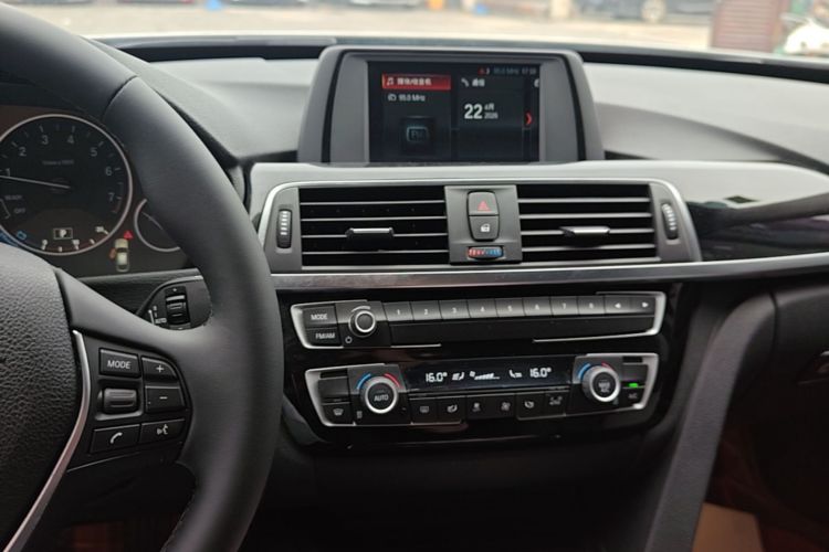 BMW 3 Series GT 2018 car image #17